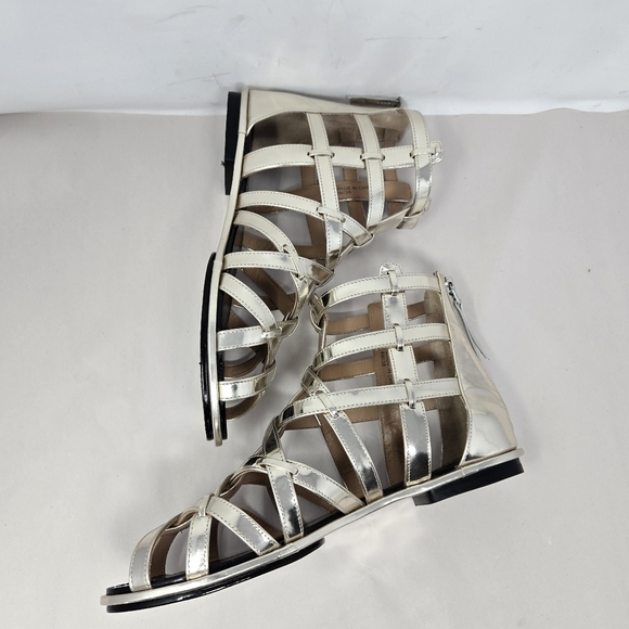VC Signature Gladiator Silver Leather Womens Sandels Sz 8 Strappy Back Zip Women - Picture 5 of 9